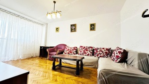 Apartament cu 3 camere decomandat, situat in Tiglina 1.