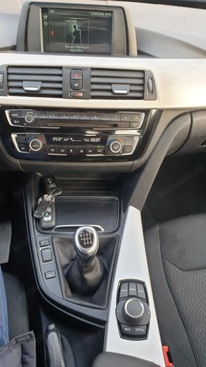 BMW Seria 3 318d xDrive Advantage - imagine 14