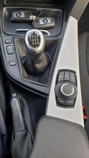 BMW Seria 3 318d xDrive Advantage - imagine 16
