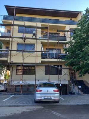 Echipa de meseriași  - imagine 3