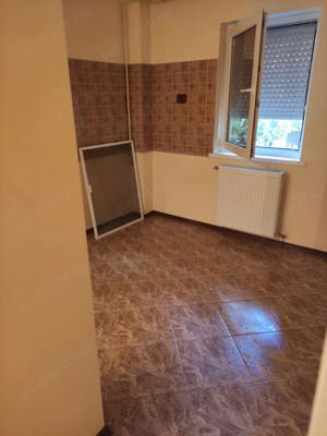 Apartament 2 camere Sid-Vest, parter,S-50 mp - imagine 2