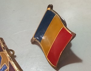 pin și baretă tricolore, pentru purtat sau colecționat - imagine 4
