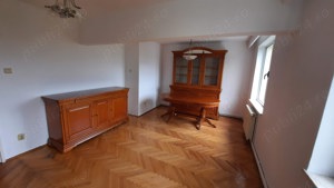 B-dul Unirii (ultracentral)   apartament cu 5 camere, 2 bai, 2 balcoane, boxa si garaj