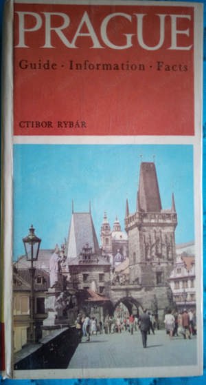 Vand 2 ghiduri turistice  Praga