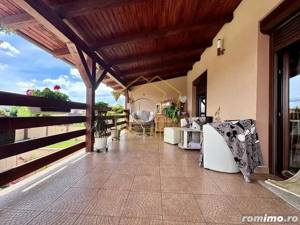 Casa spatioasa cu 6 camere, piscina si carport | Dumbravita - imagine 19