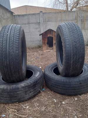 Vând Anvelope Land Rover 