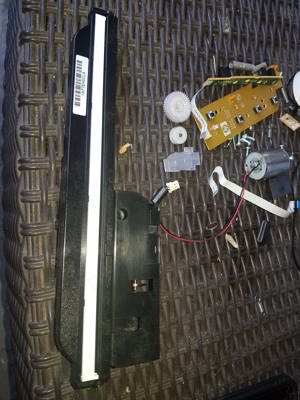 scanner cm218cfad9-1 atil emma-c eb3216243035 de pe imprimanta HP Deskjet 1050a