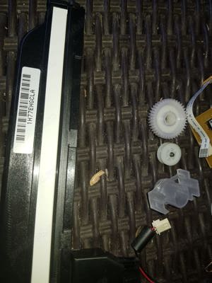 scanner cm218cfad9-1 atil emma-c eb3216243035 de pe imprimanta HP Deskjet 1050a - imagine 2