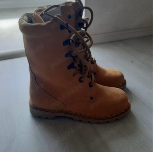 Bocanci de piele intoarsa . - imagine 2