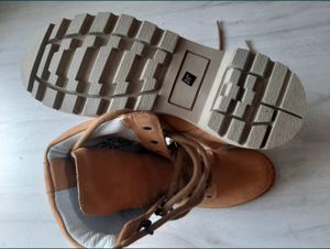 Bocanci de piele intoarsa . - imagine 1