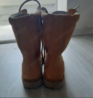 Bocanci de piele intoarsa . - imagine 4