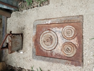 Plită fontă cu ramă și ușă din fontă 