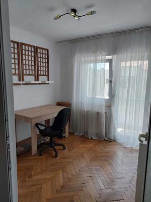 Inchiriez ap. 4 camere spatios, zona linistita, complet mobilat. - imagine 3