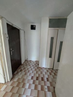 Descoperă potențialul: Apartament de 3 camere decomandate etaj 2 în Micro 17 - imagine 3