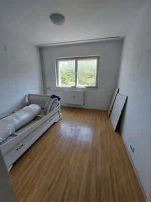 Descoperă potențialul: Apartament de 3 camere decomandate etaj 2 în Micro 17 - imagine 7