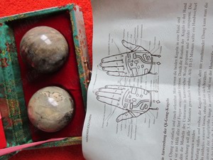 cadou rar Bile QI Gong piatra jad relaxare, masaj, yoga .. China 1960 - imagine 4