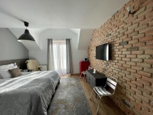 De vanzare Boutique Hotel Rocker's Inn, locatie functionala, zona Cheile Nerei - imagine 5