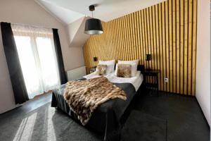 De vanzare Boutique Hotel Rocker's Inn, locatie functionala, zona Cheile Nerei - imagine 4