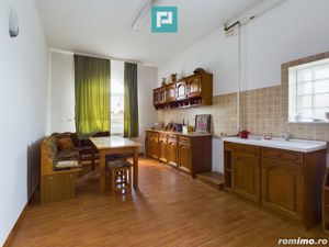 Vilă cu 3 apartamente în zona Parneava - imagine 16