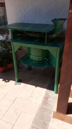 Masina de facut pasta de macese - imagine 3