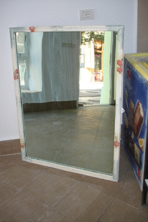 Oglinda cu rama lemn si raft din pal