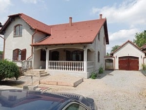 Vand case mare din caramida in Ineu, jud. Arad, suprafata utila 185mp. 155 000 EUR negociabil