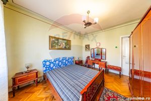 Apartament cu 4 camere, decomandat in zona centrala - imagine 3