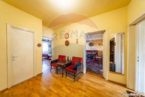 Apartament cu 4 camere, decomandat in zona centrala - imagine 18