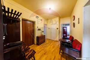 Apartament cu 4 camere, decomandat in zona centrala - imagine 17