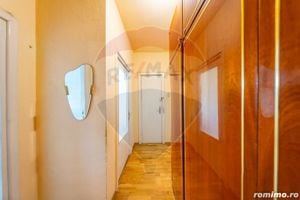 Apartament cu 4 camere, decomandat in zona centrala - imagine 14