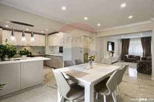 Apartament spectaculos de vanzare:  4 camere, 2 băi, zona Vlaicu