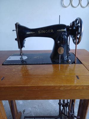Vând mașină de cusut veche - imagine 6