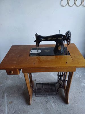 Vând mașină de cusut veche - imagine 2