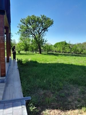 Vând 600 mp teren intravilan lângă pădure, într-o zona mirifică cu acces stradal, toate utilitățile.