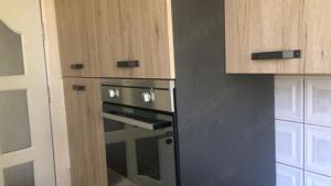 Inchiriez apartement pe strada Alezandru cel Bun (langa primarie) - imagine 5