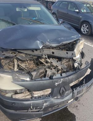 Vand renault megane pentru dezmembrare