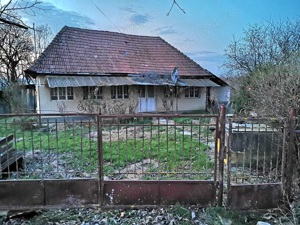 Teren intravilan  de vânzare cu casa bătrâneasca  - imagine 2