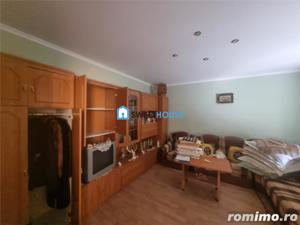 Casa cu curete, gradina si anexe Rausor - imagine 11