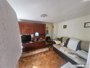 Casa cu curete, gradina si anexe Rausor - imagine 12