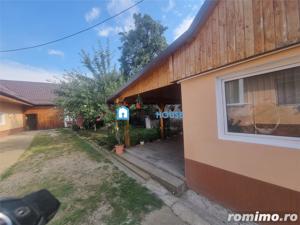 Casa cu curete, gradina si anexe Rausor - imagine 15