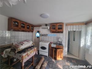 Casa cu curete, gradina si anexe Rausor - imagine 8