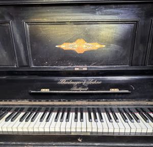 Vand pianina Schiedmayer & Soehne Stuttgart, cu placa de bronz, in stare foarte buna