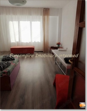 Apartament 3 camere decomandate zona Faleza Nord - imagine 5