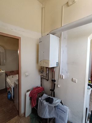 Apartament ultracentral, decomandat, la curte, 2 camere, hol, bucătărie, baie și boxă 2 camere - imagine 4