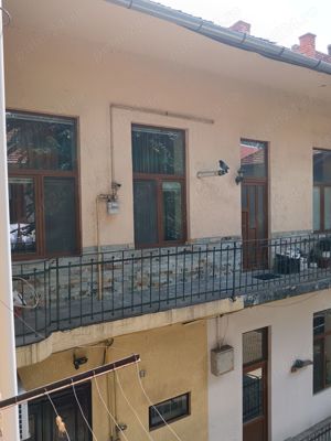 Apartament ultracentral, decomandat, la curte, 2 camere, hol, bucătărie, baie și boxă 2 camere - imagine 9