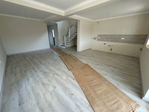 Duplex despartit prin garaj. Pregatit pentru pompe de caldura si panouri solare - imagine 2