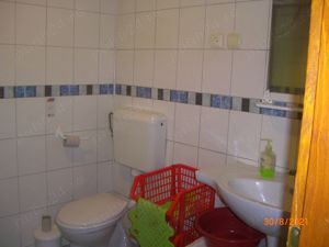 Dau in chirie apartament cu o camera, living, baie, dintr-o casa, zona  semicentrala, str. Predeal - imagine 8