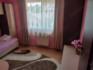 Vă oferim spre închiriere apartament cu trei camere decomandat. - imagine 6