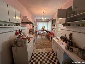 Casa de vanzare cu 3 camere in Medias zona centrala - imagine 8 Casa de vanzare cu 3 camere in Medias zona centrala - imagine 8