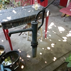 Vînd grădină cu construcție 